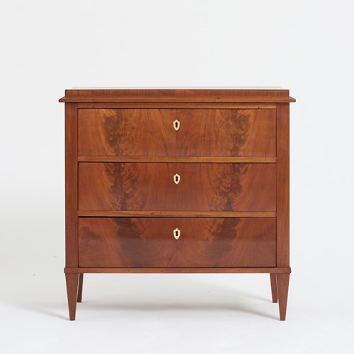 Neoclassical Mahogany Chest Of Drawers