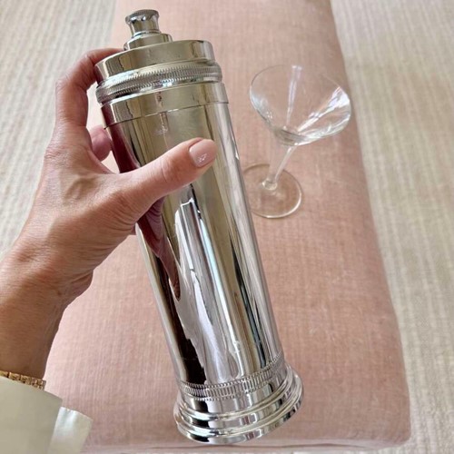 American Chrome Skyscraper cocktail shaker/straw holder