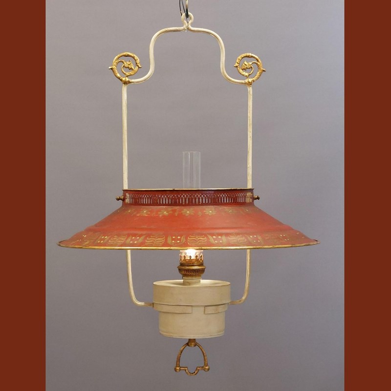 Antique Oil Lamp, Tole Shade. Wired-empel-collections-afbeeldingen11-main-638260678087895746.jpg
