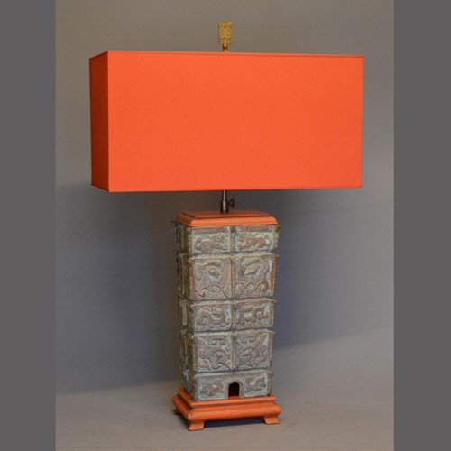 Single vintage cast bronze Chinoiserie table lamp