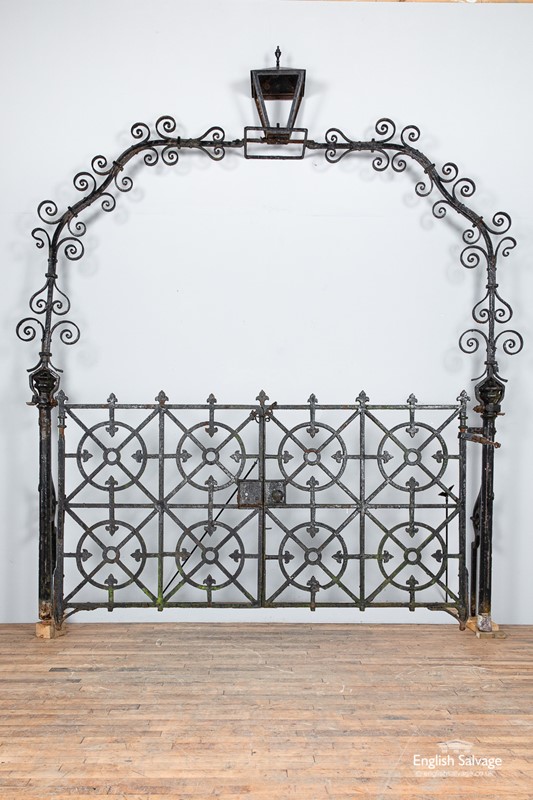 Antique pedestrian gate with arch and railing-english-salvage-b3484-1-main-637800800167729432.JPG