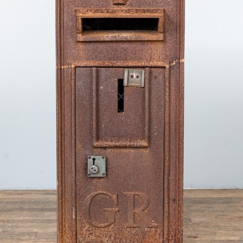 Authentic 1920s GR mounted postbox