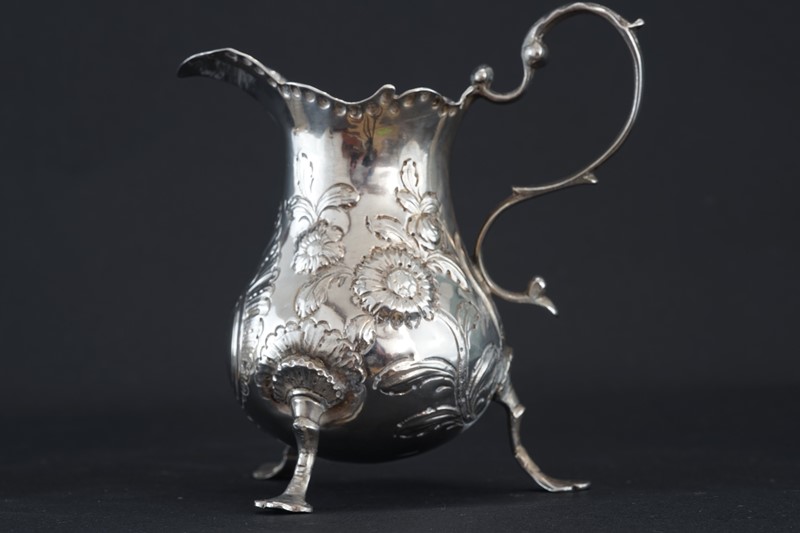 A george iii (1774) cream jug-epilogue-one-antiques-dsc02002-main-638027232969474024.JPG
