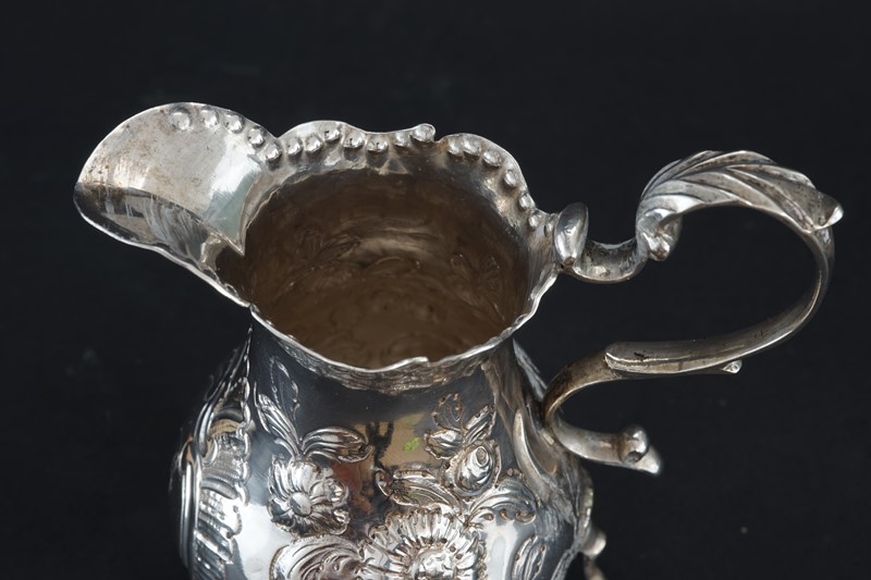 A george iii (1774) cream jug-epilogue-one-antiques-dsc02004-main-638027233926022531.JPG