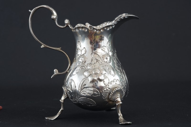 A george iii (1774) cream jug-epilogue-one-antiques-dsc02007-main-638027234085082030.JPG