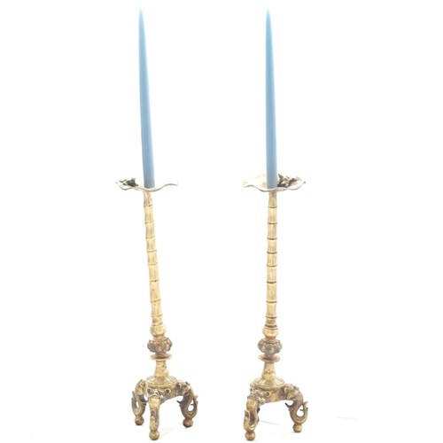 Excellent Pair Of Brass Candle Holders With Lotus Leaf And Frog