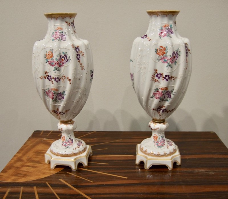 A Pair of Sampson Armorial Vases-fleet-gallery-dscf0766-main-636835135303219243.jpeg