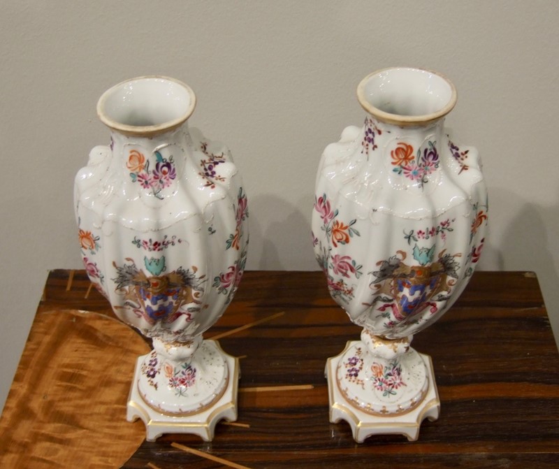 A Pair of Sampson Armorial Vases-fleet-gallery-dscf0769-main-636835135008052102.jpeg