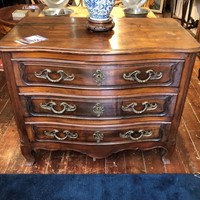 French Serpentine Fronted Walnut Commode. 18th c.