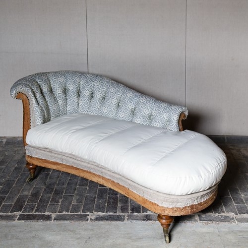 Mid 19Th C Howard & Sons Kidney Chaise Walnut Legs