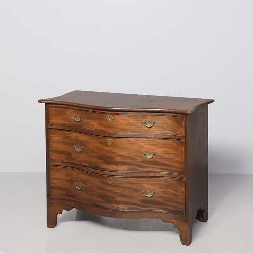 George III Serpentine Front Mahogany Chest Of Drawers