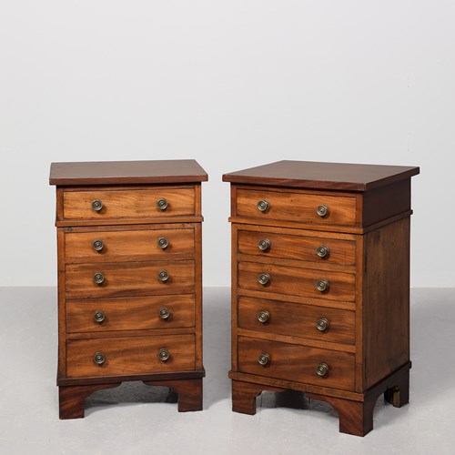 Pair Of Neat-Sized Early Victorian Chest Of Drawers/Bedside Lockers