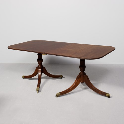 Georgian-Style Pedestal Dining Table In Quality Spanish Mahogany With One Remova