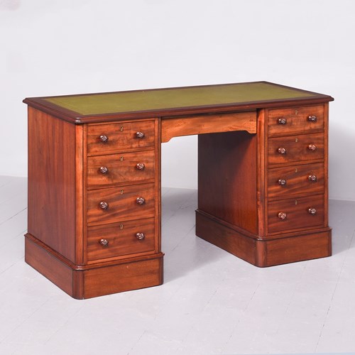 Fine Quality Mid-Victorian Mahogany Pedestal Desk 