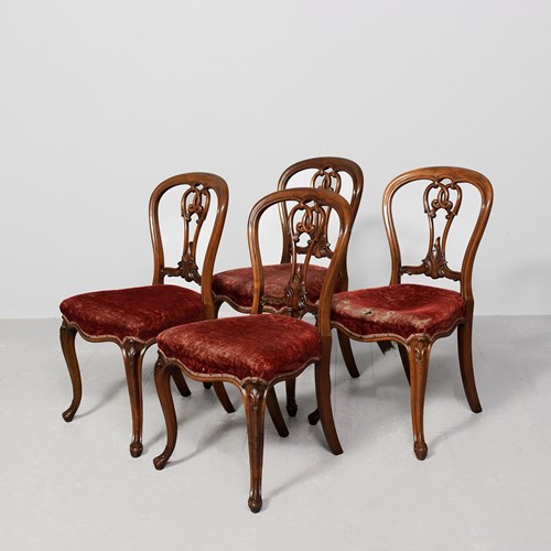 Set Of Four Early Victorian Elegant Walnut Cabriole Leg Side Chairs