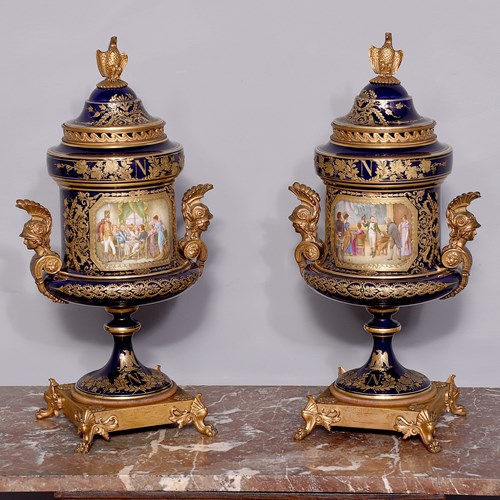 Exhibition Quality Pair Of Lidded Sèvres Vases To Commemorate Napoleon Bonaparte