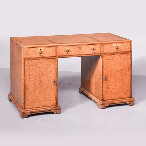 A Whytock & Reid Of Edinburgh Pollard Oak Desk