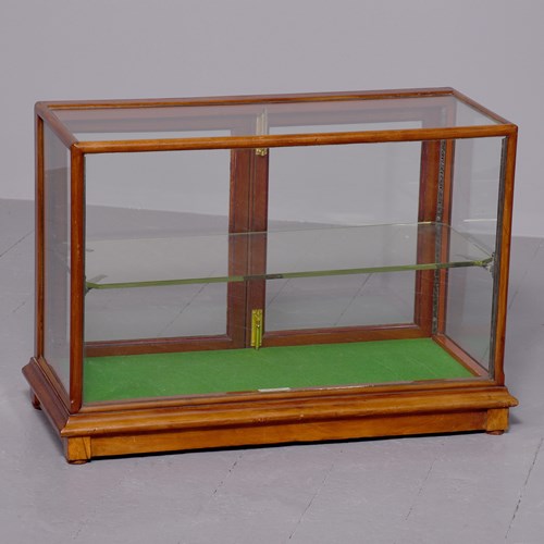 Quality Mahogany Table-Top Display Case
