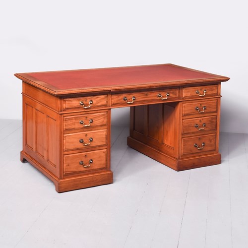Late Victorian Quality Large Mahogany Kneehole Desk