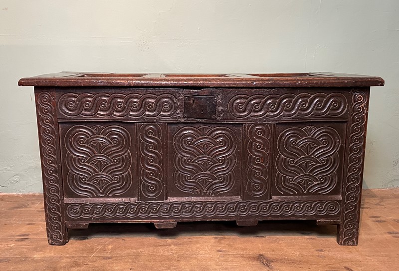 17th Century Carved Oak Three Panel Coffer-hand-of-glory-f9a7c701-6ec9-4ebb-9027-471d8659b8e3-1-201-a-main-637794783505585037.jpeg