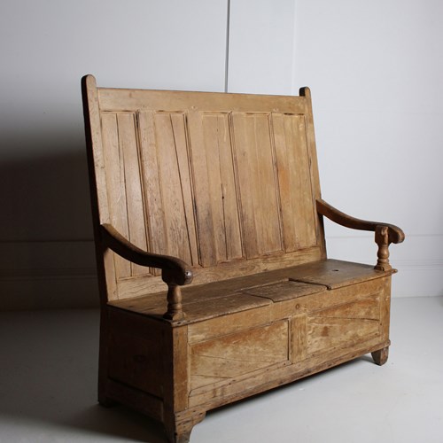 Large Pine Box Settle 19Th Century 