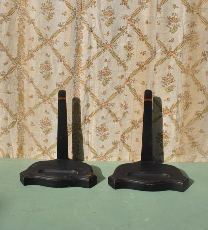 A good pair of charger / plate stands -inglis-hall-antiques-dsc-0190-main-637065926330552997.JPG