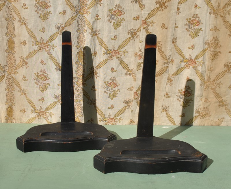 A good pair of charger / plate stands -inglis-hall-antiques-dsc-0195-main-637065925246811881.JPG