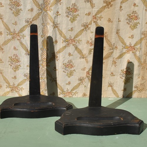 A good pair of charger / plate stands 