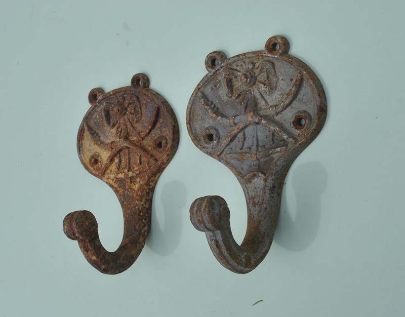 2 Cast  iron miners coat hooks-inglis-hall-antiques-dsc-0690-main-636955383164273554.JPG