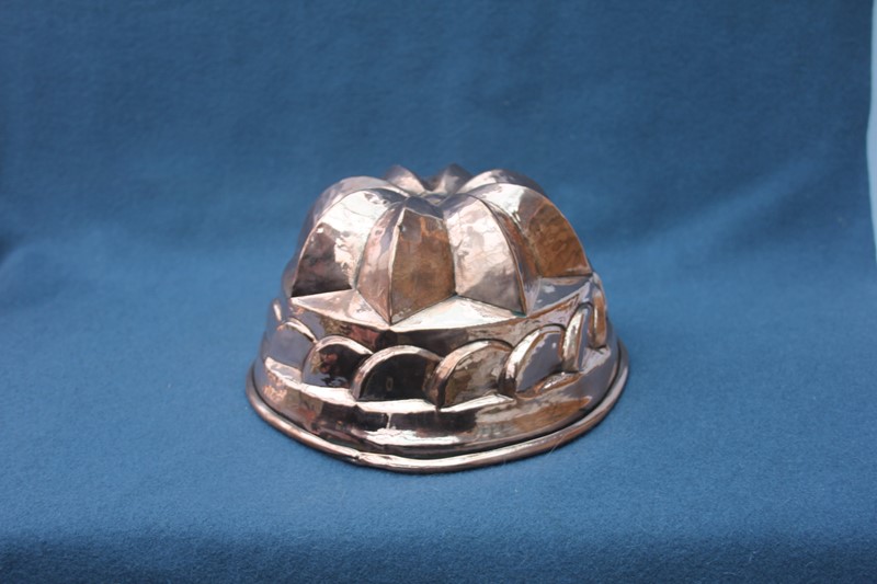 6 Copper jelly mould on a stand-inglis-hall-antiques-img-5281-main-637490890004432443.JPG
