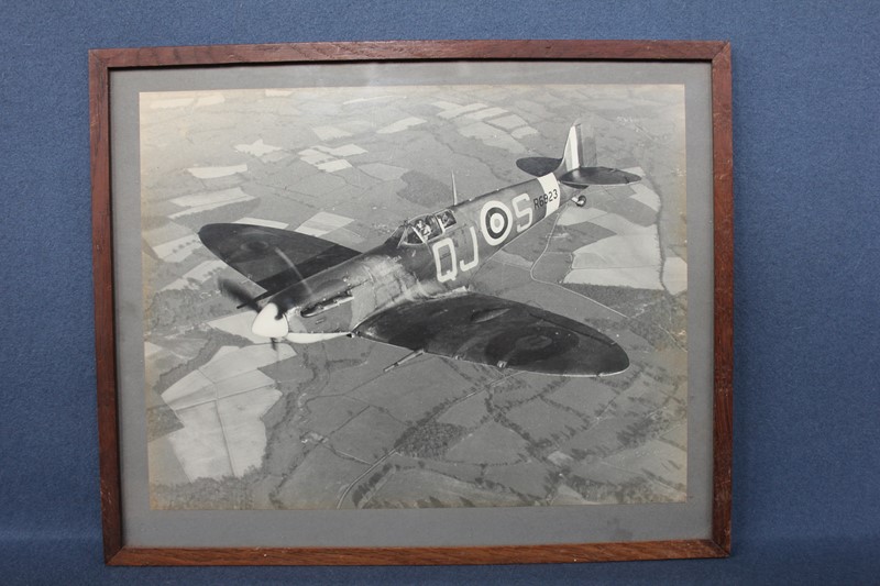 1945 Original Photo of  a Spitfire -inglis-hall-antiques-img-5870-main-637506433260101110.JPG