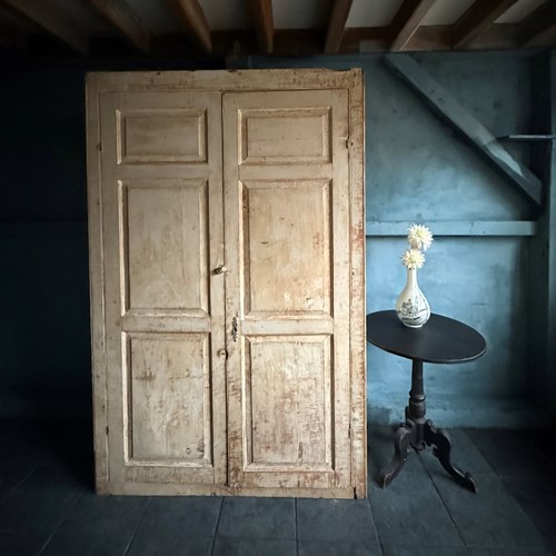 18 Th C Early English Pine Cupboard In Original Paint 
