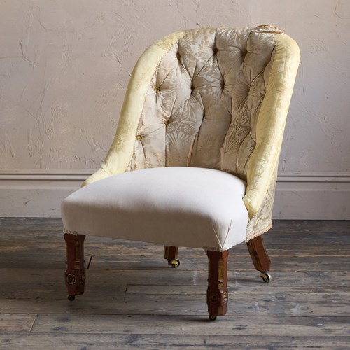 Aesthetic Bedroom Chair With Large Proportions