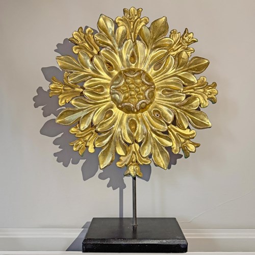 19Th Century Gilt Wooden Ceiling Rose On Stand