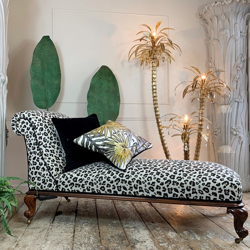 Victorian Chaise Longue In Woven Leopard Jacquard