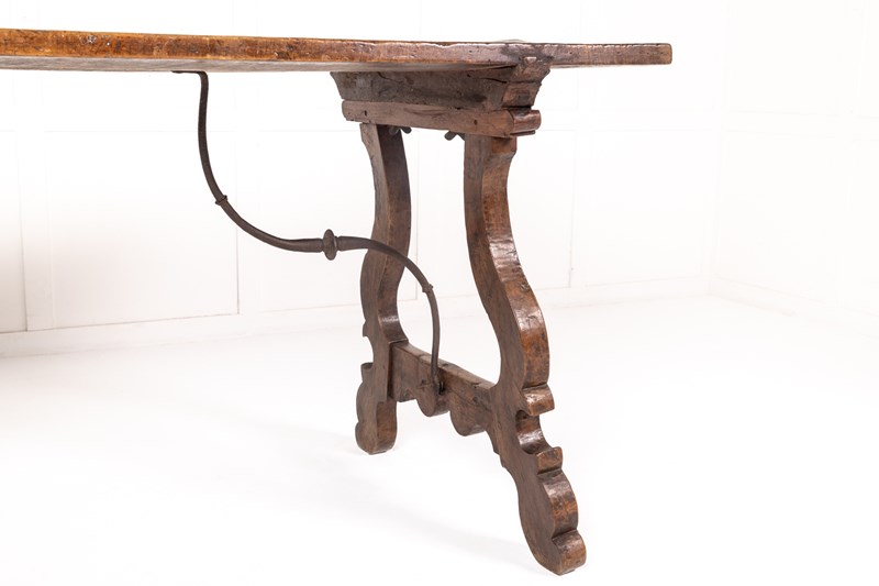 18Th Century Spanish Walnut Table-lee-wright-antiques-221116-op-038-main-638067031063445989.jpg