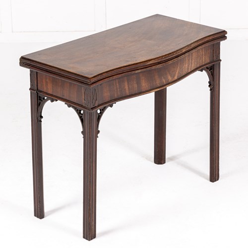18Th Century George III English Mahogany Serpentine Tea Table