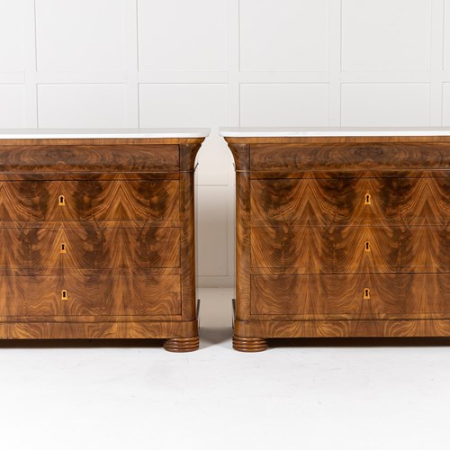 Pair Of 19Th Century Italian Mahogany Chest Of Drawers