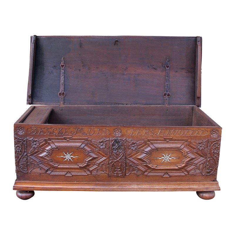 Early 18Th Century Large Marriage Oak Trunk With A Vaulted Lid, German-les-trois-garcons-img-15066-main-638201103666927183.jpg