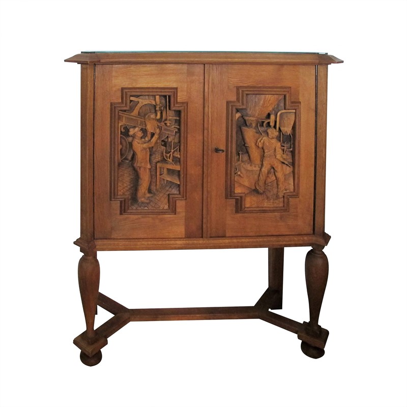 A 1940’s E. Hallanvaara oak cabinet with carvings -les-trois-garcons-img-7264-1-scaled-main-637610782823048727.jpg