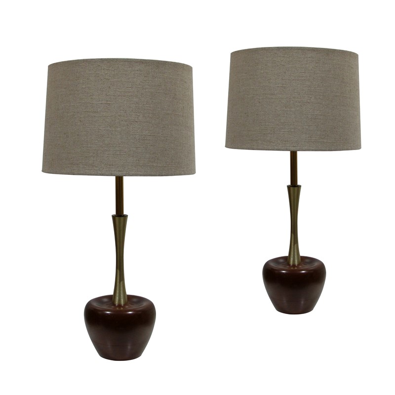1960S American Pair Of Walnut Table Lamps -les-trois-garcons-img-85374-main-637602314350463520.jpg