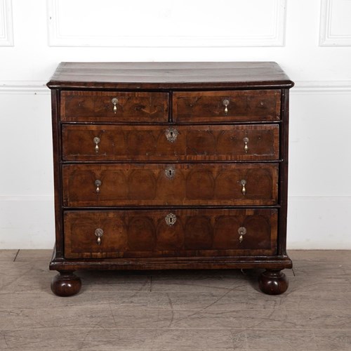 18Th Century Walnut Oyster Chest Of Drawers