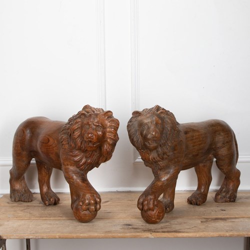 19Th Century Carved Pair Medici Lions