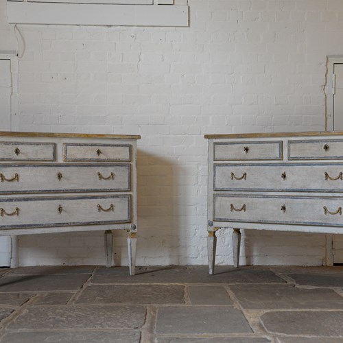 Pair Of Italian 19Th Century Commodes