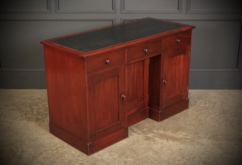 Early Victorian Mahogany Kneehole Desk-lt-antiques-fullsizeoutput-48ec-main-638109711855811278.jpeg
