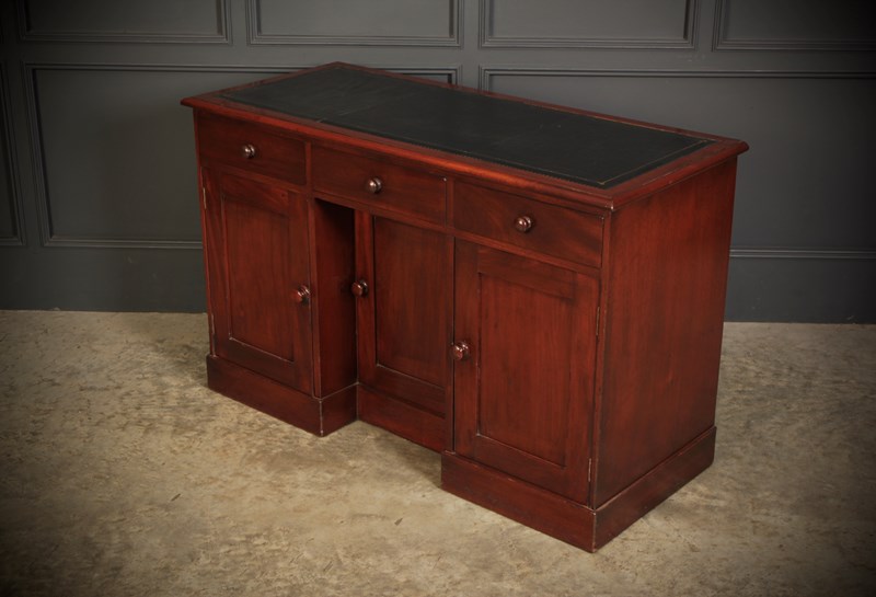 Early Victorian Mahogany Kneehole Desk-lt-antiques-fullsizeoutput-48f1-main-638109713468361417.jpeg