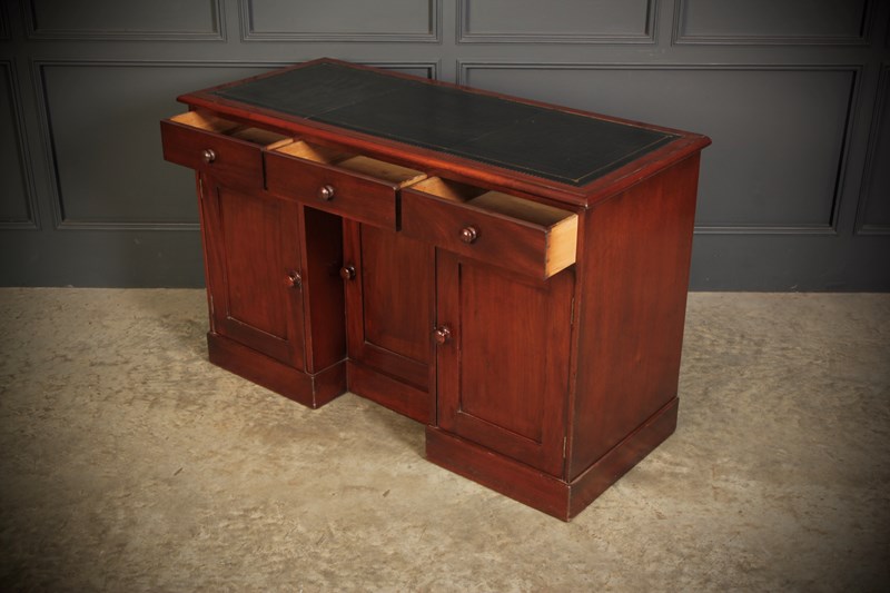 Early Victorian Mahogany Kneehole Desk-lt-antiques-fullsizeoutput-48f3-main-638109713533047566.jpeg
