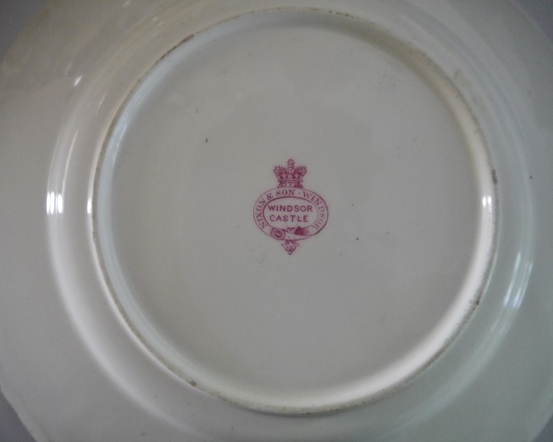Windsor Castle Coalport Garter Dinner Plate-luke-honey-garter-plate---1-main-637678192643625123.jpg