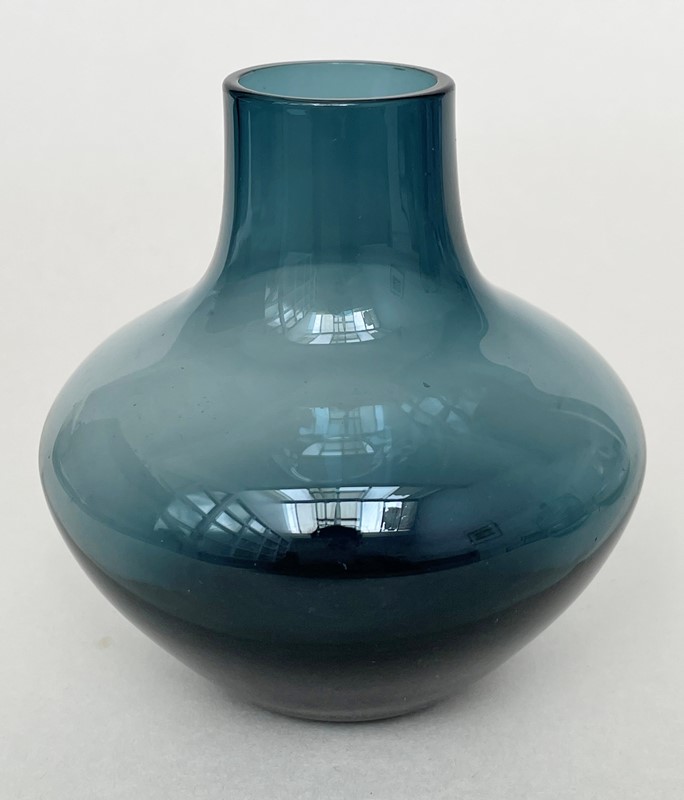 Small soda glass vases-lv-art-design-deep-blue-small-vase-main-637644476318064870.jpg