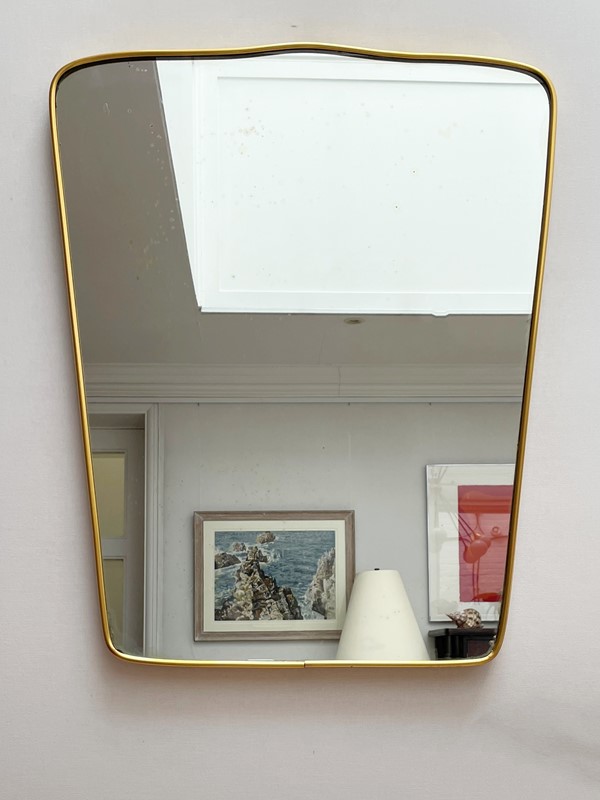 Italian mirror-lv-art-design-wobble-mirror-main-637994517179935731.jpg